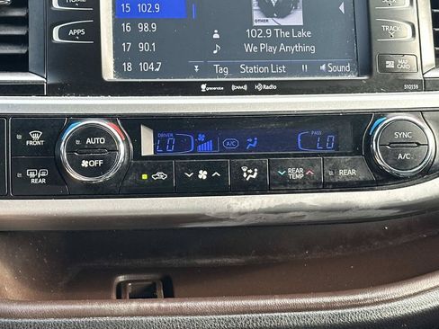Used 2016 Toyota Highlander XLE FWD image 39