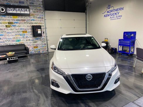 Used 2019 Nissan Altima 2.5 SV image 2