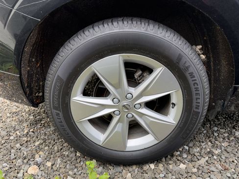 Certified 2022 Volvo XC60 B5 Momentum w/ Climate Package image 12