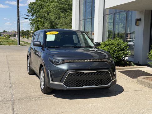 Used 2025 Kia Soul LX FWD image 16