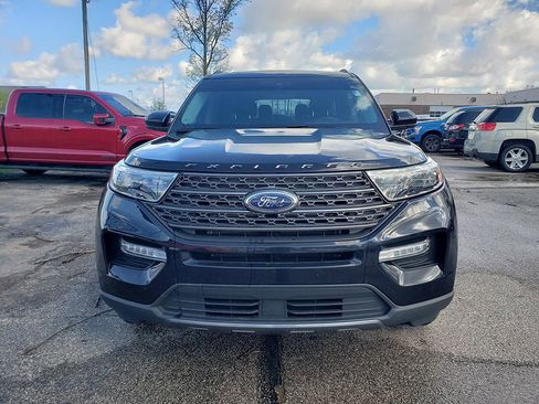 Used 2023 Ford Explorer XLT w/ Equipment Group 202A AWD/4WD image 2