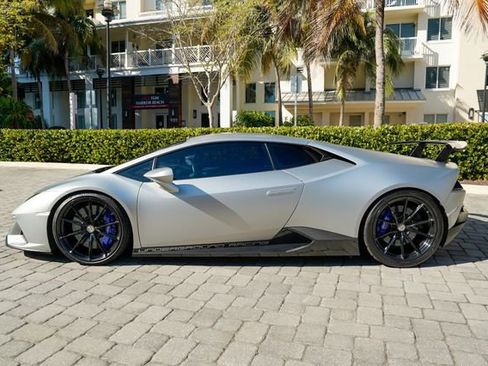 Used 2020 Lamborghini Huracan EVO image 14
