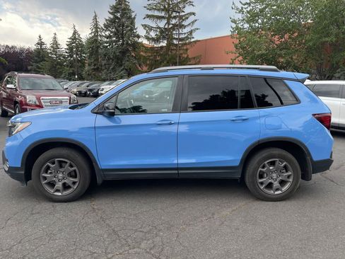 Used 2024 Honda Passport TrailSport image 2