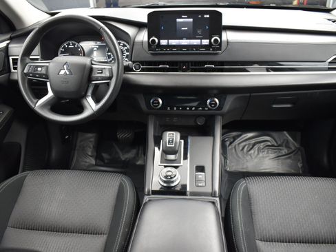 Used 2022 Mitsubishi Outlander ES AWD/4WD image 14