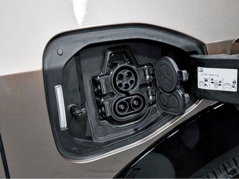 Used 2024 Nissan Ariya AWD image 5