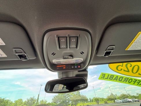 Used 2025 Buick Envista Avenir FWD image 37