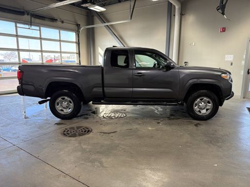 Used 2022 Toyota Tacoma SR w/ SR Convenience Package image 9