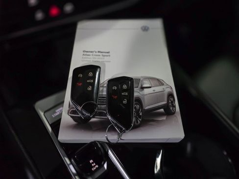 Used 2024 Volkswagen Atlas Cross Sport SE AWD/4WD image 40