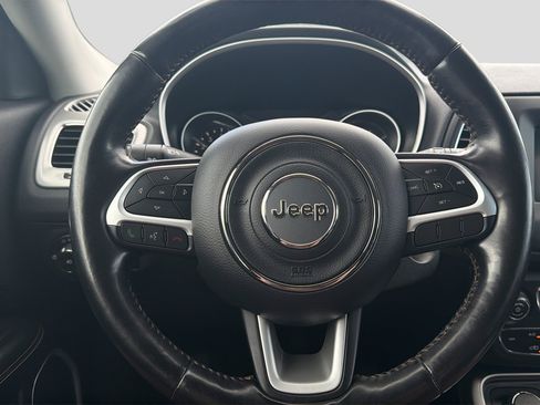 Used 2020 Jeep Compass Latitude w/ Cold Weather Group AWD/4WD image 19