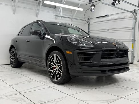 Certified 2024 Porsche Macan S AWD/4WD image 10