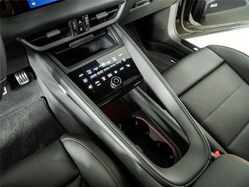 New 2026 Porsche Macan 4S Electric AWD/4WD image 18