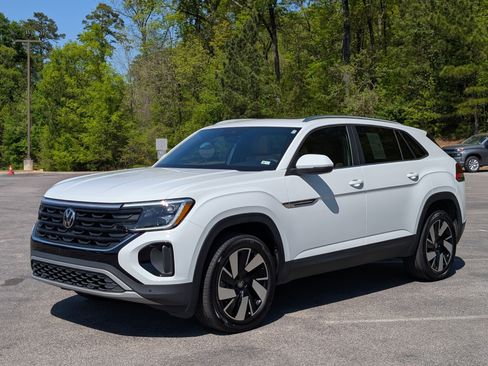 Used 2024 Volkswagen Atlas Cross Sport SE image 5