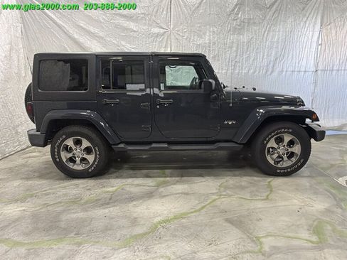 Used 2016 Jeep Wrangler Unlimited Sahara w/ Connectivity Group AWD/4WD image 14