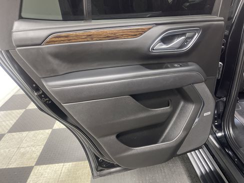 Used 2022 Chevrolet Tahoe Premier AWD/4WD image 17