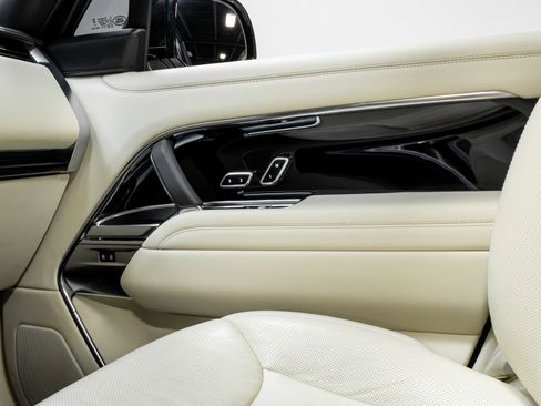 Used 2023 Land Rover Range Rover Long Wheelbase Autobiography image 12