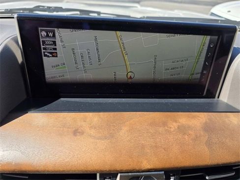 Used 2020 Lexus LX 570 4WD w/ Luxury Package image 13