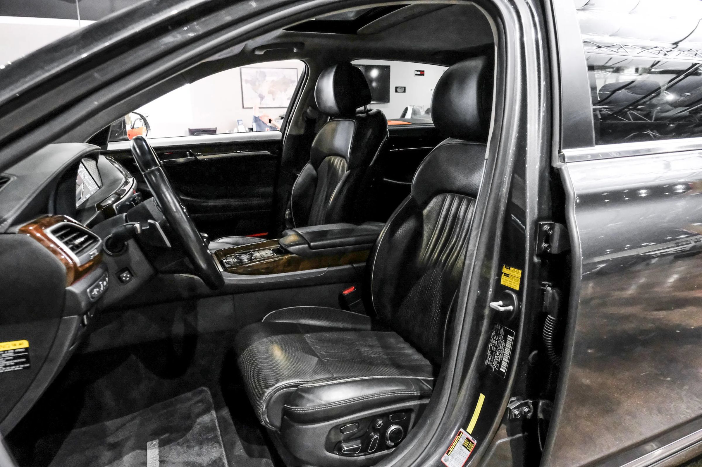 Used 2018 Genesis G90 3.3T Premium AWD/4WD image 34