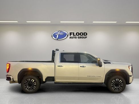 Used 2025 GMC Sierra 2500 Denali Ultimate w/ Snow Plow Prep/Camper Package image 4