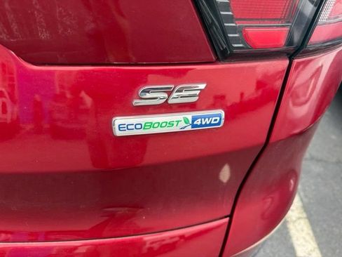 Used 2018 Ford Escape SE w/ SE Sync 3 Package AWD/4WD image 4