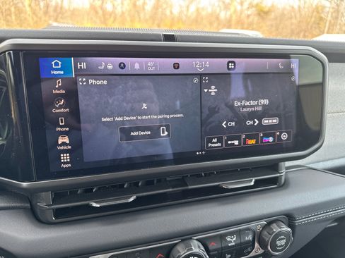 Used 2025 Jeep Wrangler Sahara image 19