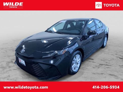 Certified 2025 Toyota Camry LE image 1