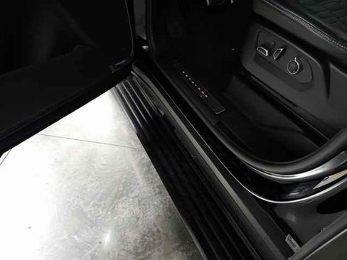 Used 2023 Cadillac Escalade V w/ LPO, ONYX Package image 20