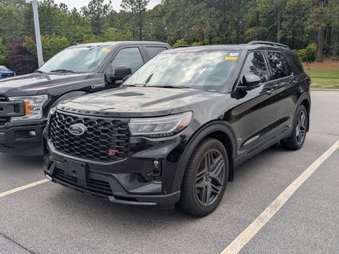 Certified 2025 Ford Explorer ST AWD/4WD image 3