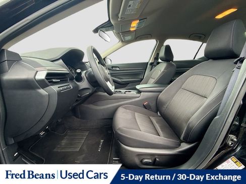 Used 2025 Nissan Altima 2.5 SV FWD image 21
