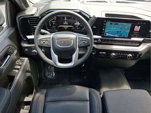 Used 2026 GMC Sierra 1500 SLT AWD/4WD image 9