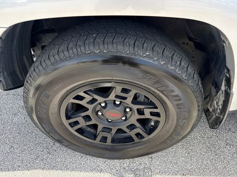 Used 2021 Toyota 4Runner Venture w/ Moonroof Package AWD/4WD image 13