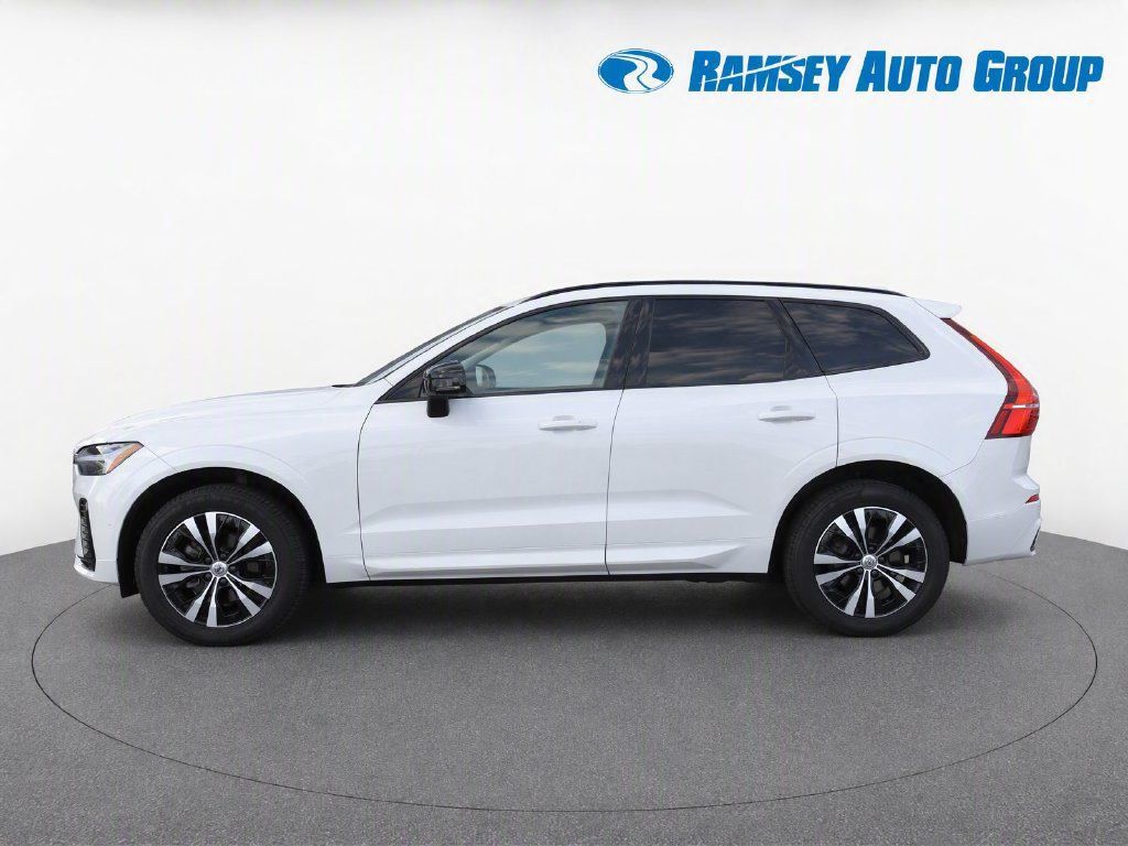 Used 2024 Volvo XC60 B5 Core AWD/4WD image 6