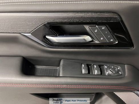 Used 2025 GMC Yukon XL AT4 Ultimate image 23