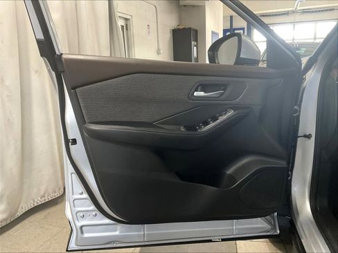 Certified 2023 Nissan Rogue SV image 9