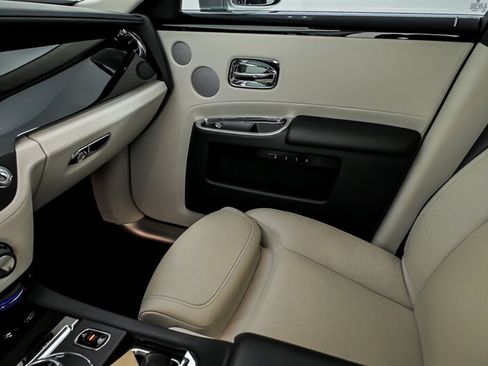 Used 2016 Rolls-Royce Ghost RWD image 40