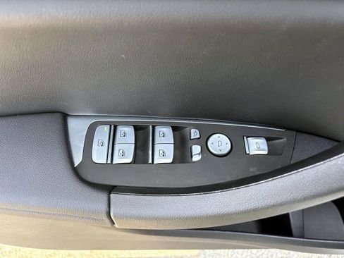 Used 2025 BMW X4 xDrive30i w/ M Sport Package AWD/4WD image 13