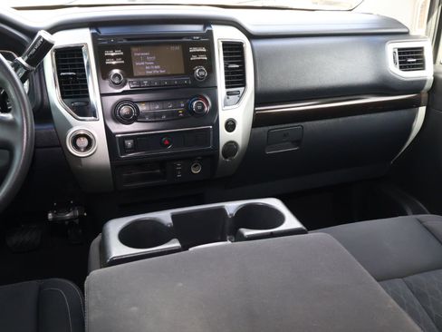 Used 2017 Nissan Titan SV image 12