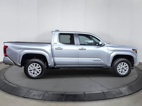 Used 2026 Toyota Tacoma SR5 AWD/4WD image 8