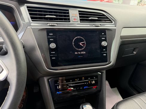 Used 2023 Volkswagen Tiguan SE image 9