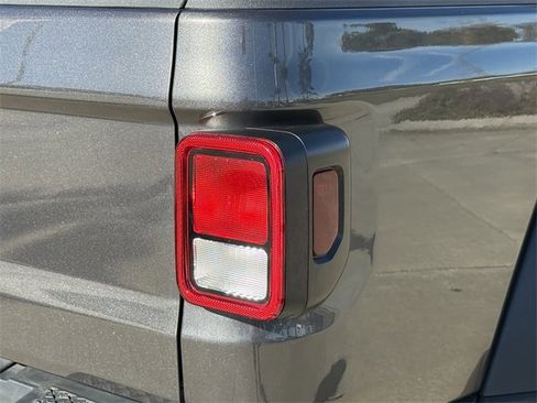 Used 2024 Jeep Gladiator Sport image 9