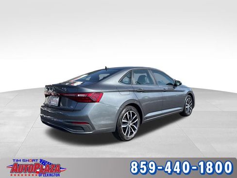 Used 2025 Volkswagen Jetta SE image 10