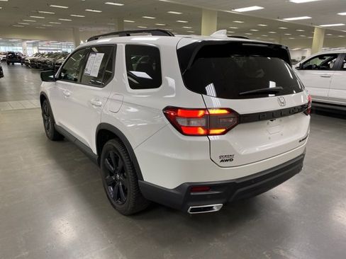 Used 2025 Honda Pilot Black Edition image 5