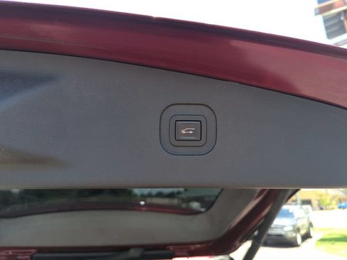 Used 2017 Chevrolet Equinox Premier w/ Enhanced Convenience Package FWD image 29