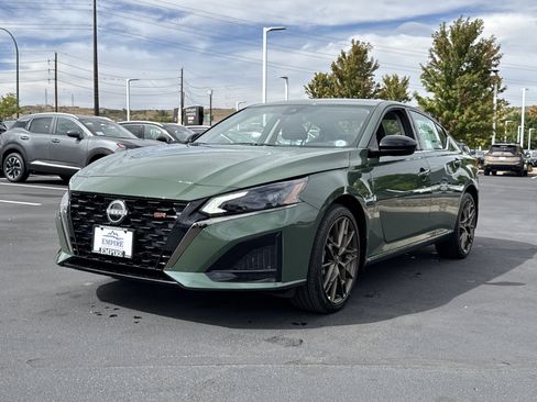 New 2025 Nissan Altima 2.5 SR image 4