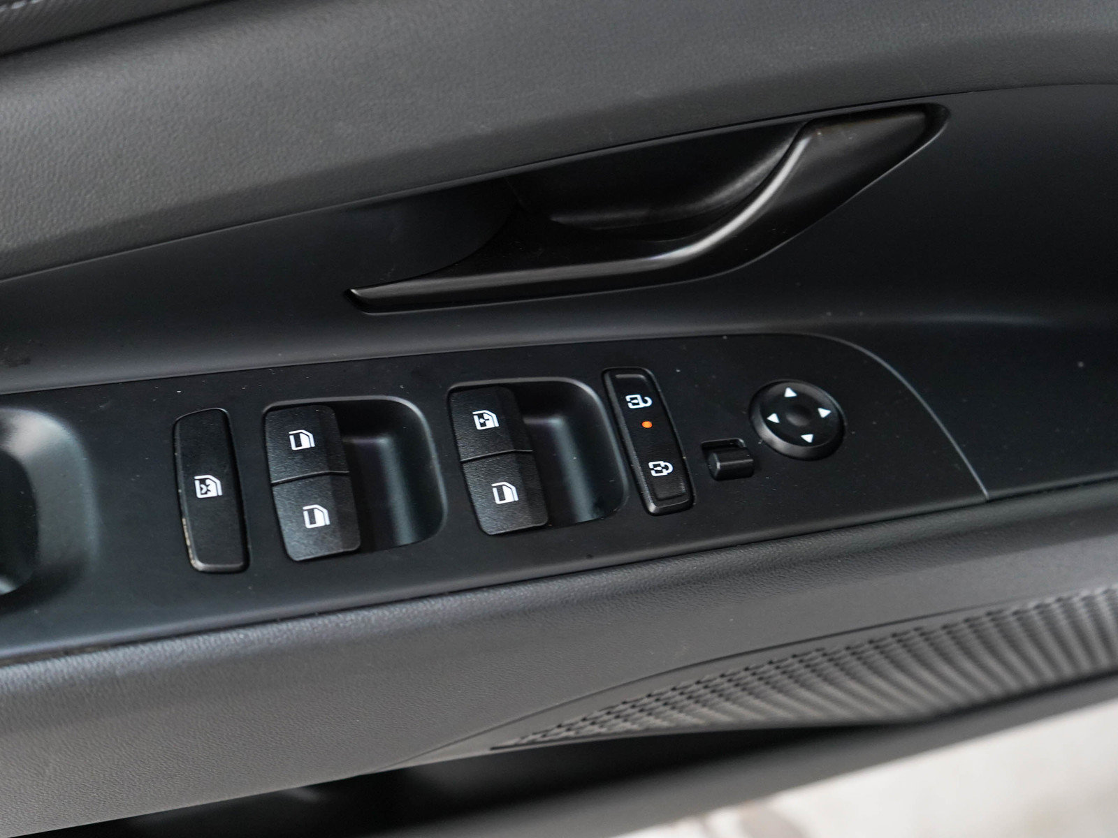 Certified 2025 Hyundai Elantra Sport FWD image 17