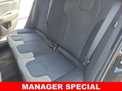 Used 2025 Hyundai Elantra SE image 13