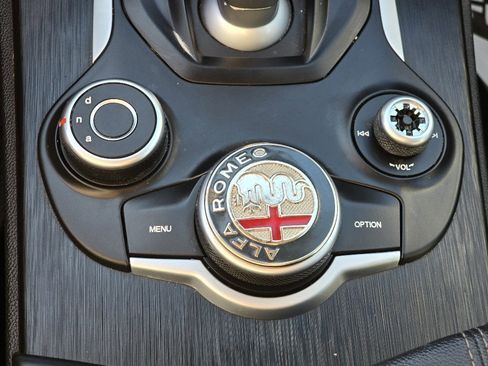 Used 2018 Alfa Romeo Stelvio AWD image 19