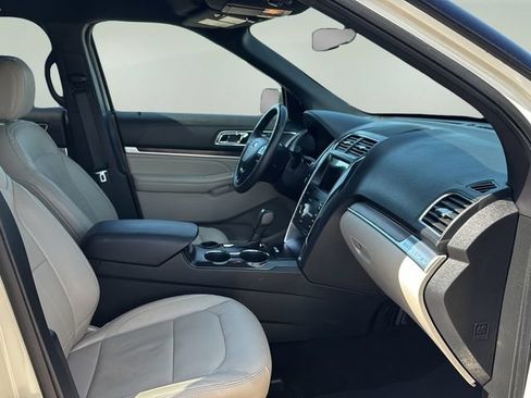 Used 2018 Ford Explorer Limited FWD image 10