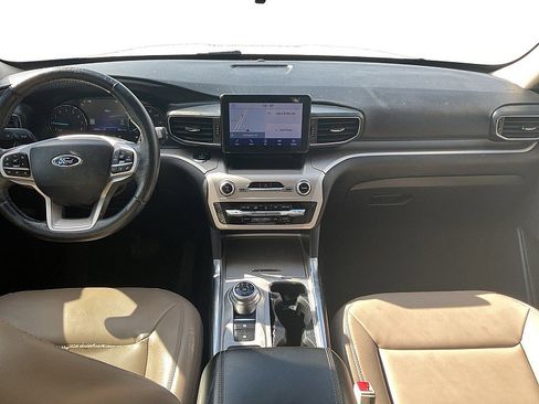 Used 2021 Ford Explorer XLT w/ Equipment Group 202A image 13