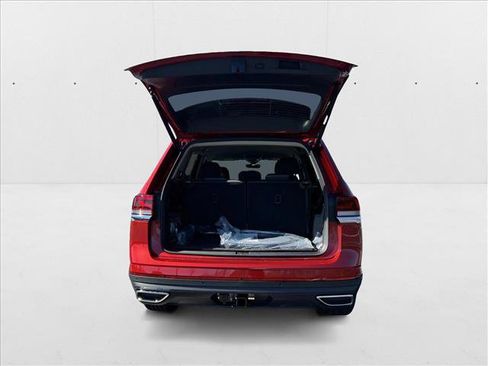 Used 2025 Volkswagen Atlas SE image 6