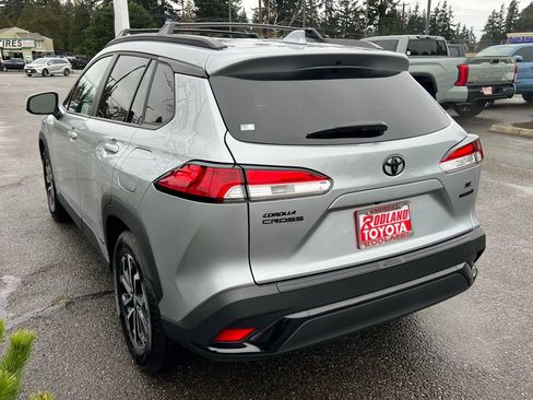 Certified 2024 Toyota Corolla Cross SE w/ Moonroof Package image 9